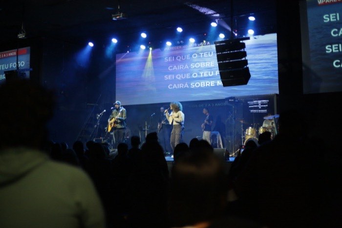 Culto à noite