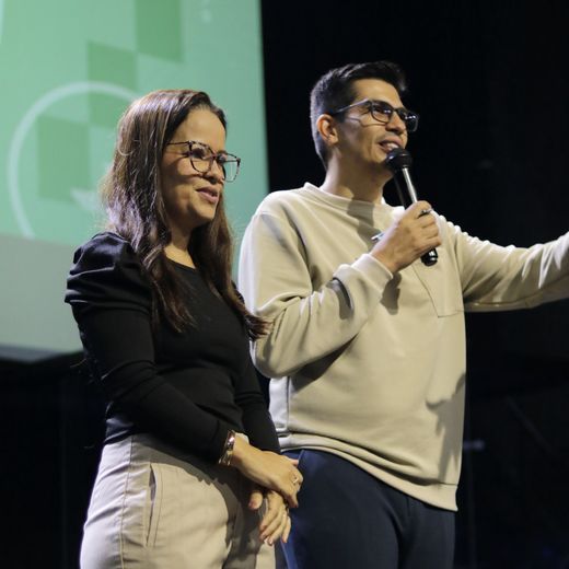 Pastor Rafael ministrando